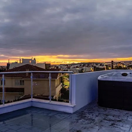 Penthouse With Outdoor Hottub 公寓 *