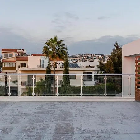 Penthouse With Outdoor Hottub 利马索尔