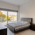 Penthouse With Outdoor Hottub Limassol