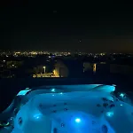 Penthouse With Outdoor Hottub Apartment *