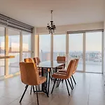 Apartment Penthouse With Outdoor Hottub *
