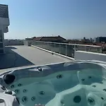 Apartment Penthouse With Outdoor Hottub *