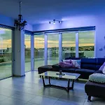 Apartment Penthouse With Outdoor Hottub *