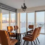 Penthouse With Outdoor Hottub Apartment *