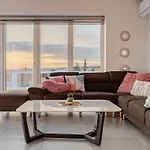 Penthouse With Outdoor Hottub Limassol
