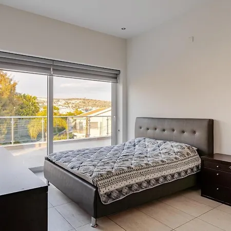 Sky Penthouse With Private Outdoor Hottub Limasol