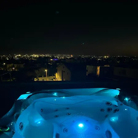 Penthouse With Outdoor Hottub Apartament *