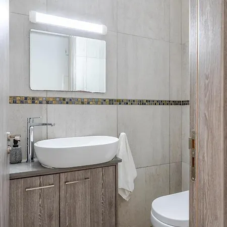 Penthouse With Outdoor Hottub Limassol