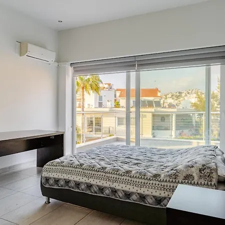 Penthouse With Outdoor Hottub * Lemesos