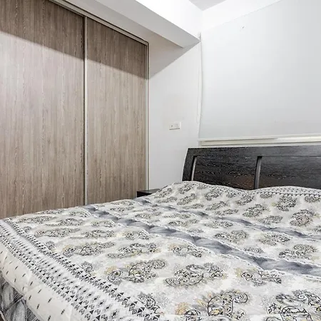 Penthouse With Outdoor Hottub Apartament *