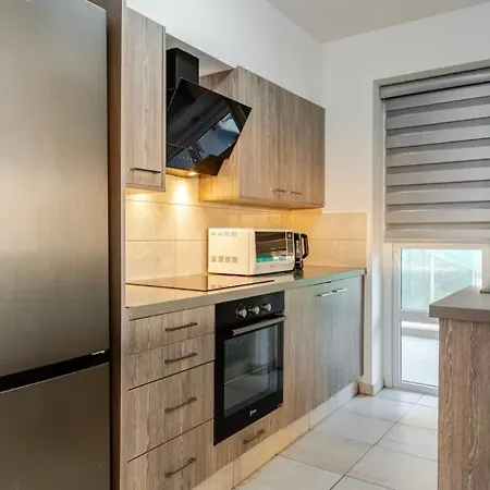 Daire Sky Penthouse With Private Outdoor Hottub Limasol
