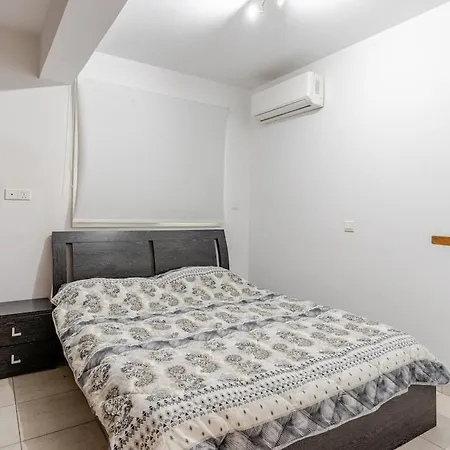 Penthouse With Outdoor Hottub Apartament Limassol