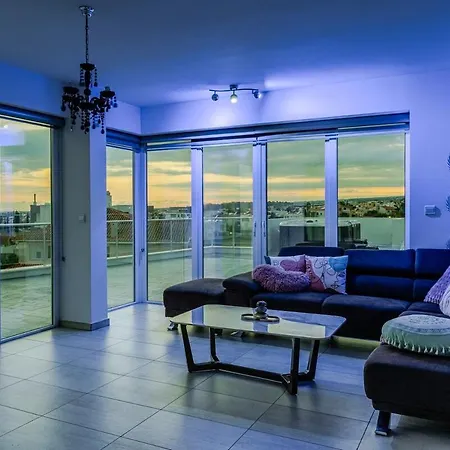 Daire Sky Penthouse With Private Outdoor Hottub *