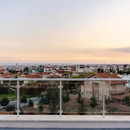 Sky Penthouse With Private Outdoor Hottub Daire Limasol