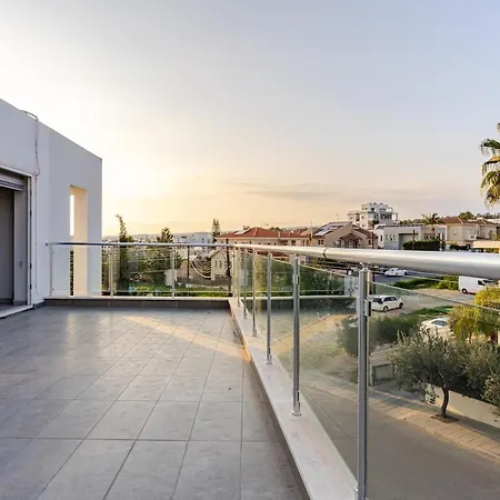 Apartment Sky Penthouse With Private Outdoor Hottub Limassol
