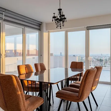Sky Penthouse With Private Outdoor Hottub Apartment *