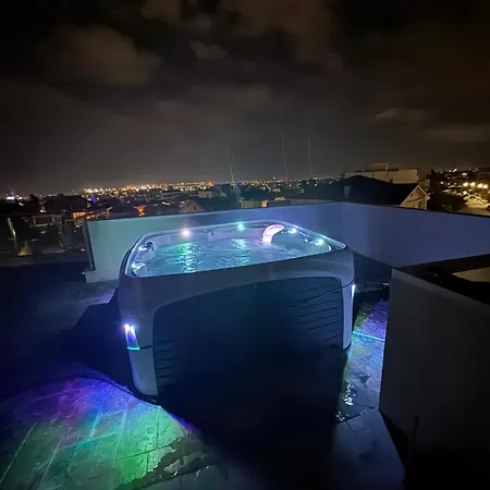 Sky Penthouse With Private Outdoor Hottub Daire *