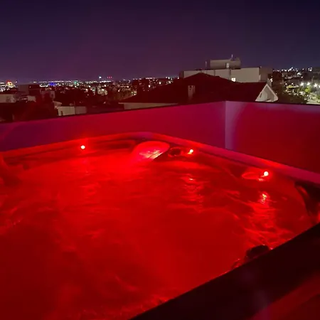 Sky Penthouse With Private Outdoor Hottub *