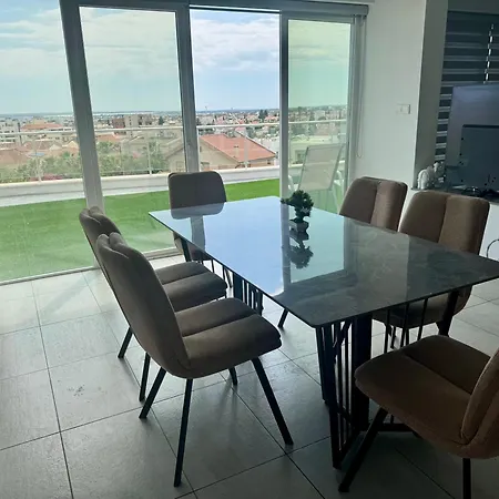 Sky Penthouse With Private Outdoor Hottub Daire
