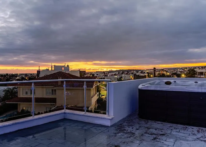 Penthouse With Outdoor Hottub アパート *