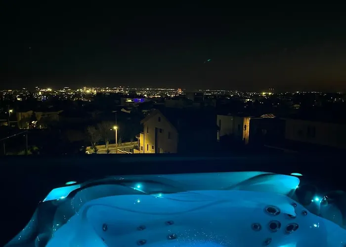 Penthouse With Outdoor Hottub アパート *