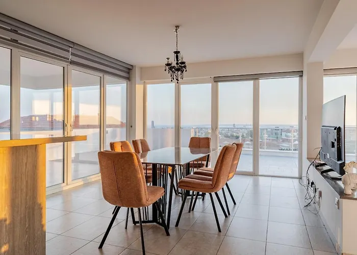 アパート Penthouse With Outdoor Hottub *