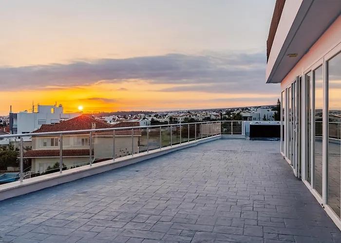 Penthouse With Outdoor Hottub アパート