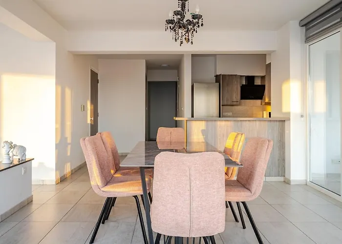 Penthouse With Outdoor Hottub アパート