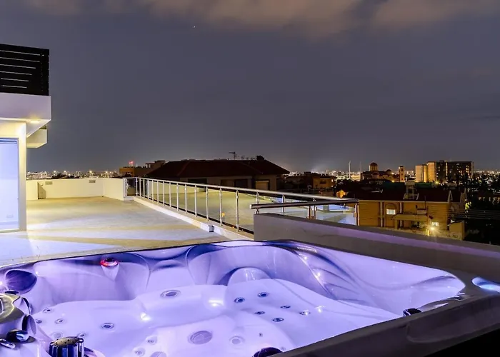 アパート Penthouse With Outdoor Hottub リマソール