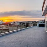 Penthouse With Outdoor Hottub Daire